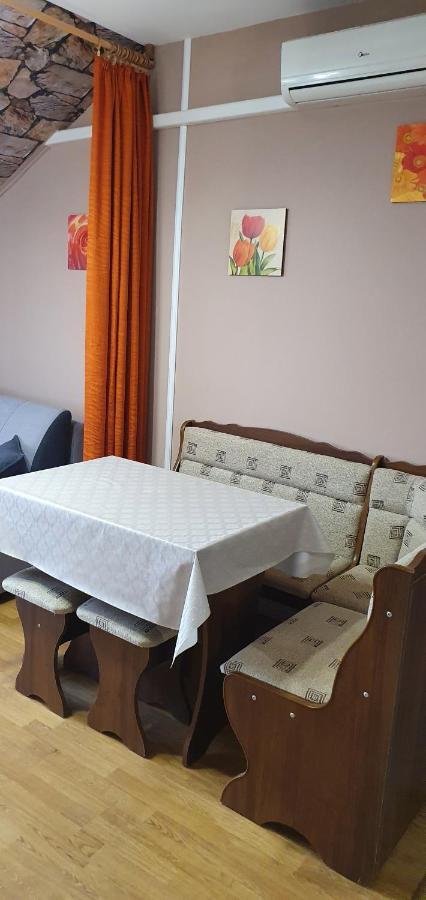Venusz Apartman Cserkeszőlő Exterior foto